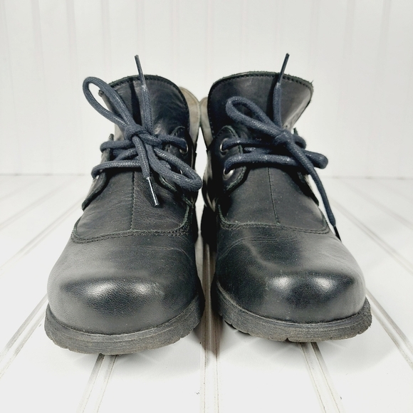 Born Women's Black Leather Lace Up Ankle Bootie F788 - Picture 3 of 13